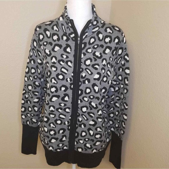 NWOT Rachel Zoe Grey Leopard Print Cardigan Sweater Size Medium - Picture 10 of 11